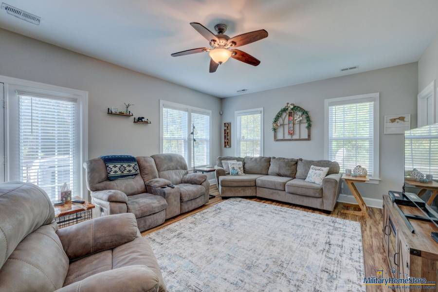 310 Meeks Creek Dr, Rocky Point, North Carolina