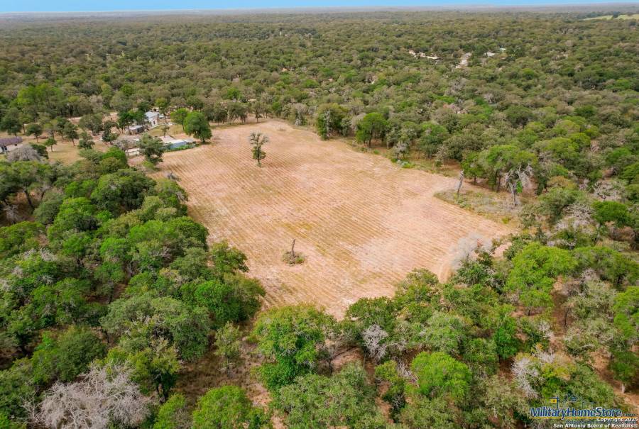176 Deep Woods Drive, Seguin, Texas
