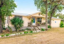 176 Deep Woods Drive, Seguin, Texas