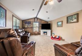 176 Deep Woods Drive, Seguin, Texas