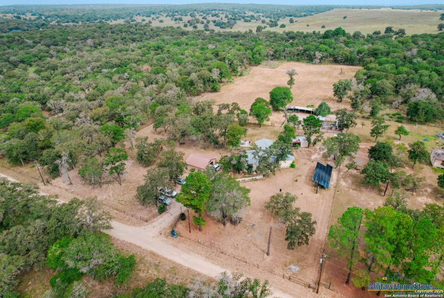 176 Deep Woods Drive, Seguin, Texas