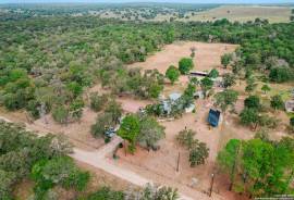 176 Deep Woods Drive, Seguin, Texas