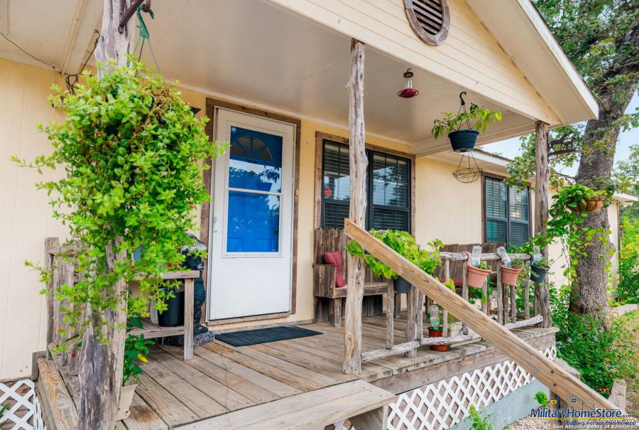 176 Deep Woods Drive, Seguin, Texas